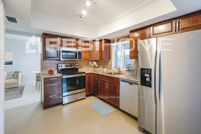 8954 Sw 53rd St - Photo 3 of 16
