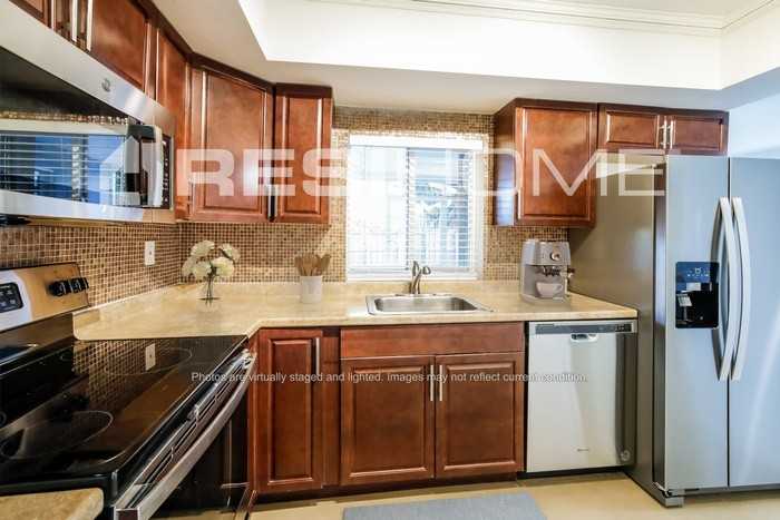 8954 Sw 53rd St - Photo 4 of 16