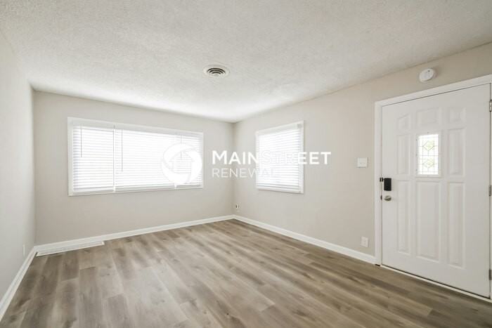 5919 E 16th St - Photo 3 of 16