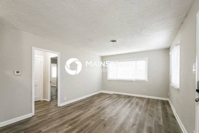 5919 E 16th St - Photo 4 of 16