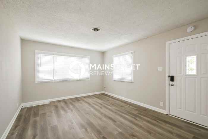 5919 E 16th St - Photo 6 of 16