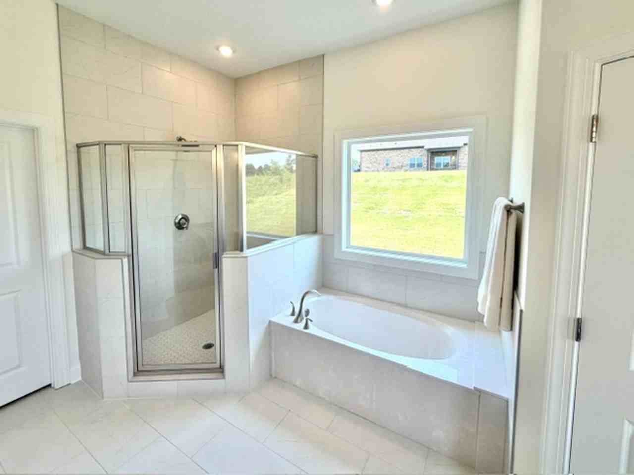 35 Hughetta St N - Photo 5 of 13