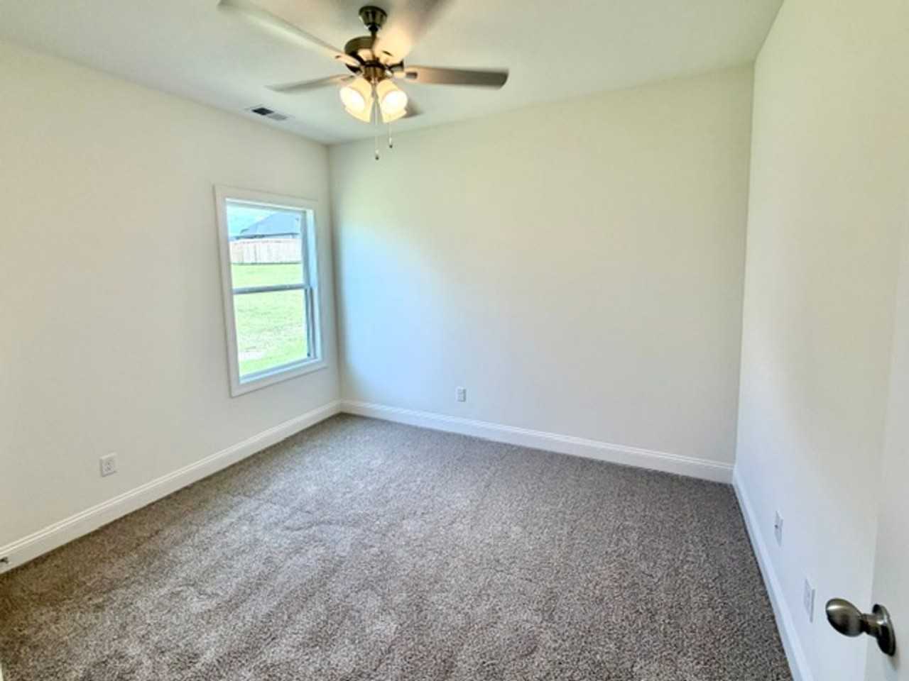 35 Hughetta St N - Photo 7 of 13