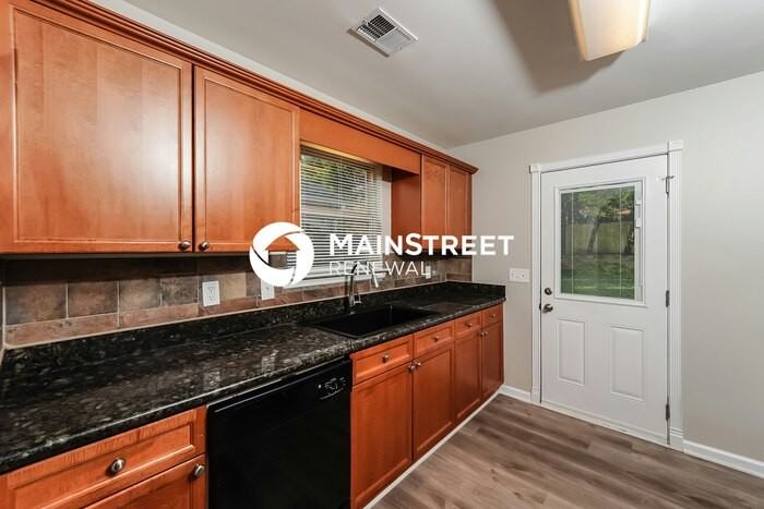 465 Fox Run Cir - Photo 6 of 16