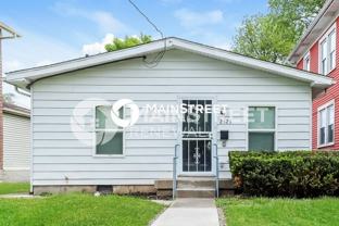 2523 1/2 Greenwood Ave - Photo 1 of 1