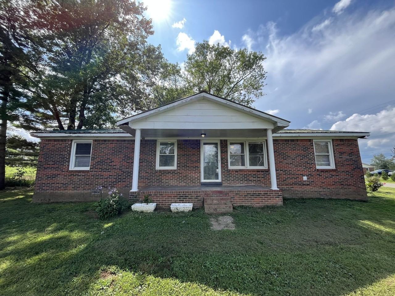 481 Mcquade Cir - Photo 2 of 23
