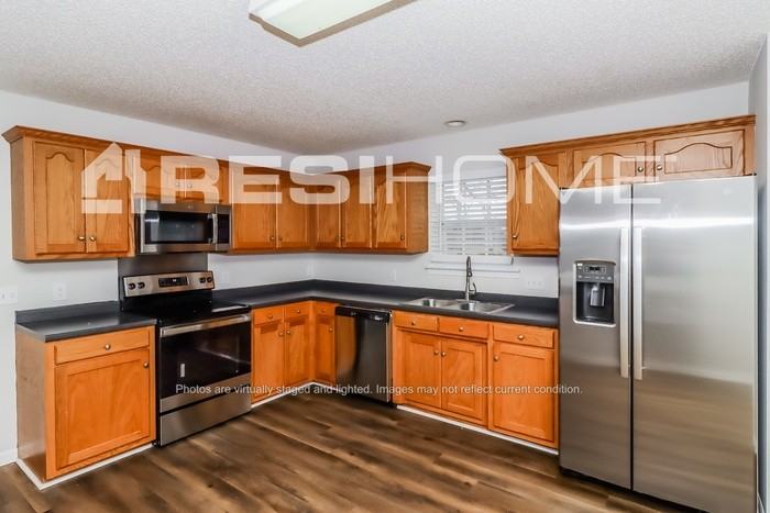 239 Periwinkle St - Photo 2 of 16