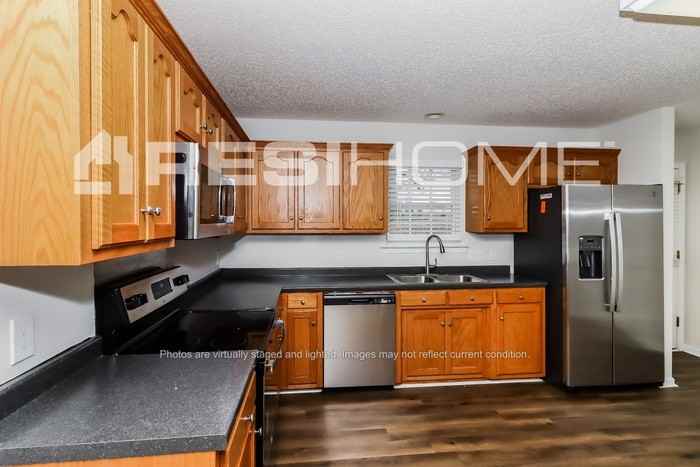 239 Periwinkle St - Photo 3 of 16