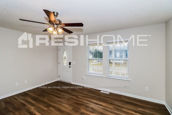 239 Periwinkle St - Photo 4 of 16