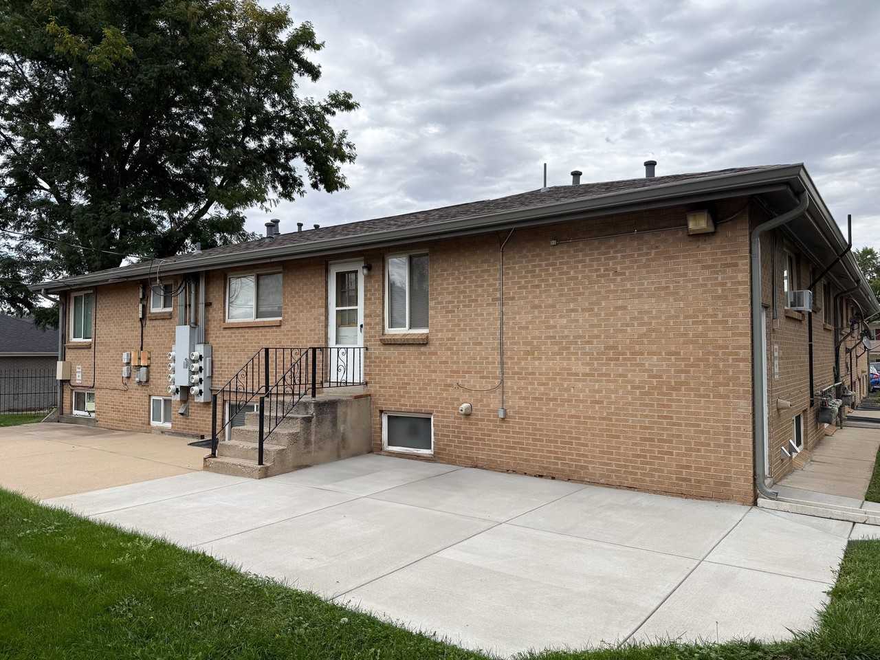 979 Upham Ct - Photo 3 of 3