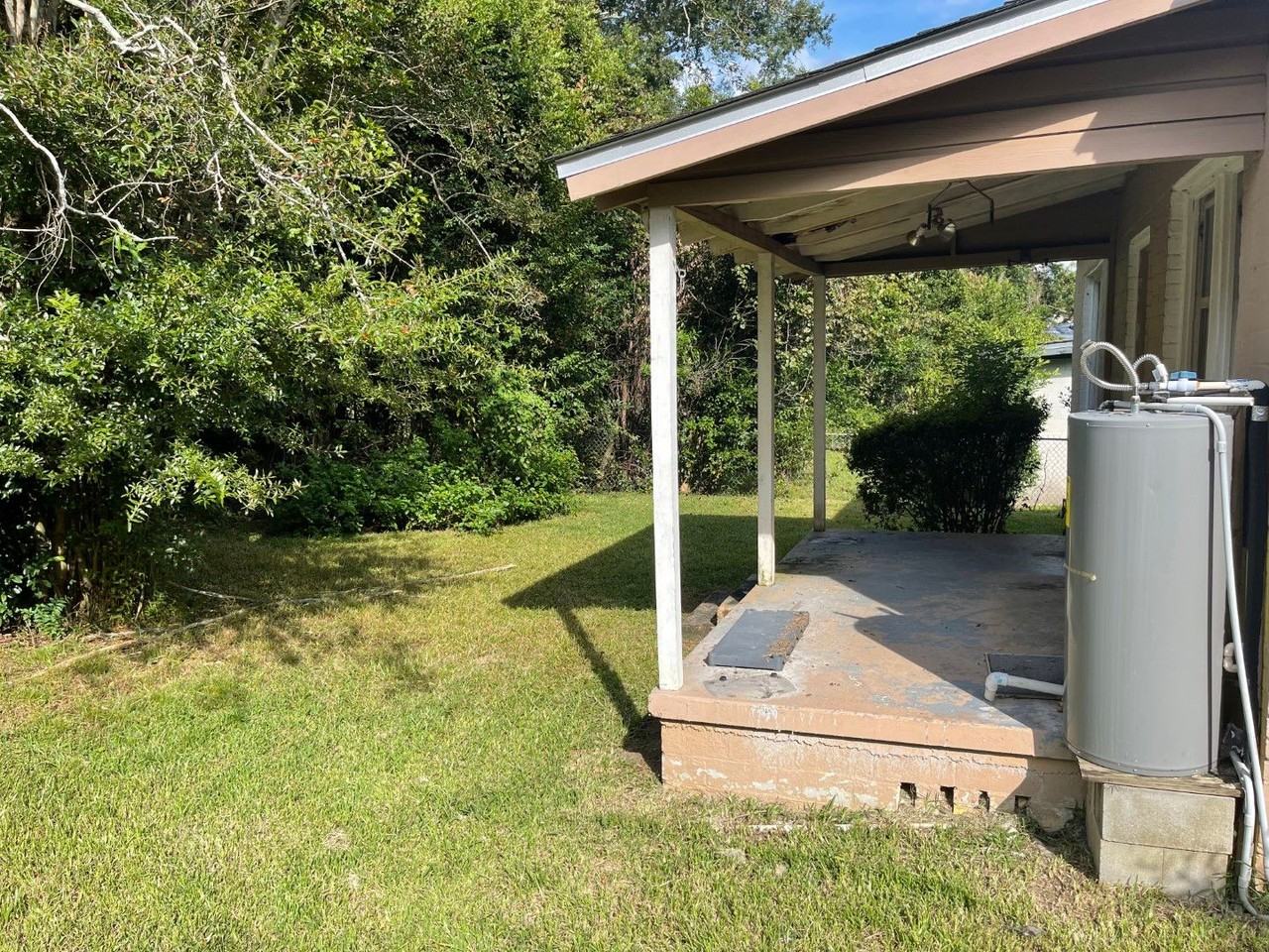 670 Preston St - Photo 2 of 11