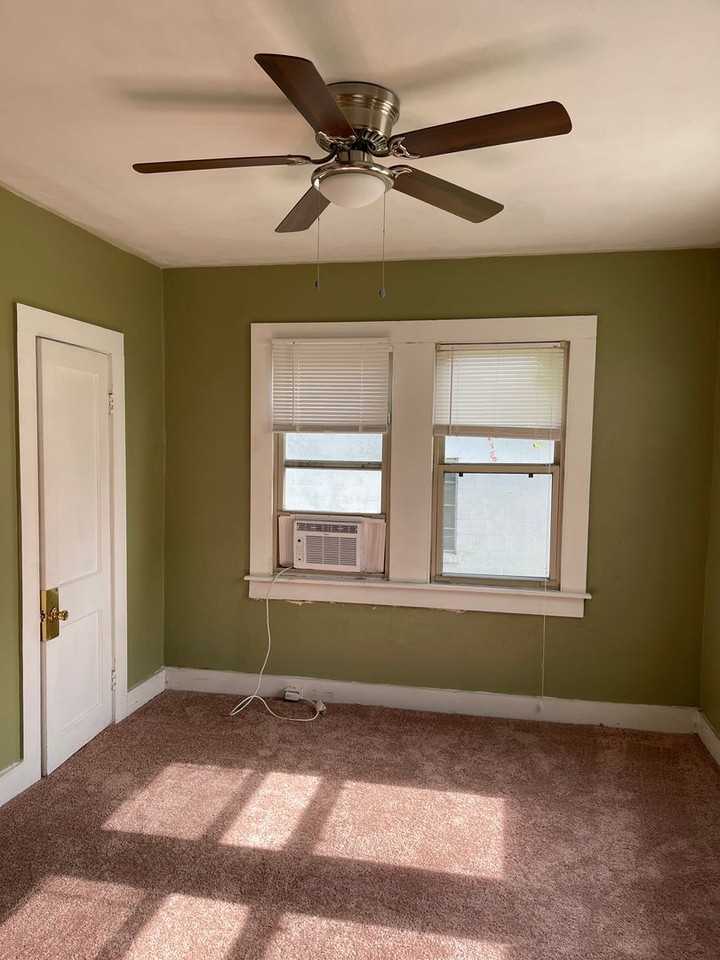 670 Preston St - Photo 4 of 11