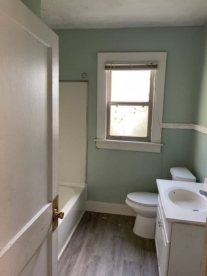670 Preston St - Photo 5 of 11