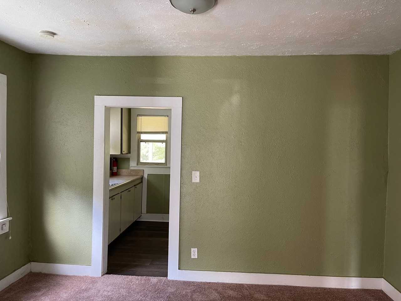 670 Preston St - Photo 7 of 11
