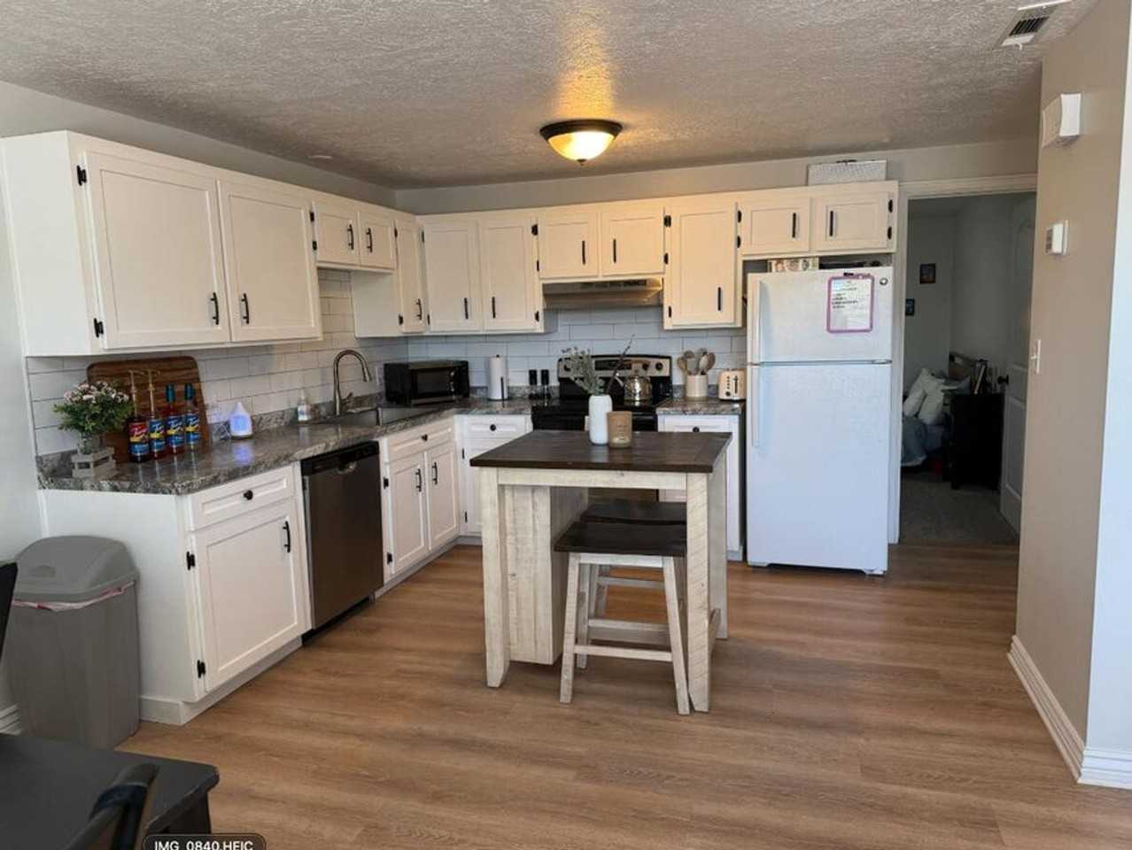 206 206 N Quail Ridge Dr #6 - Photo 3 of 12