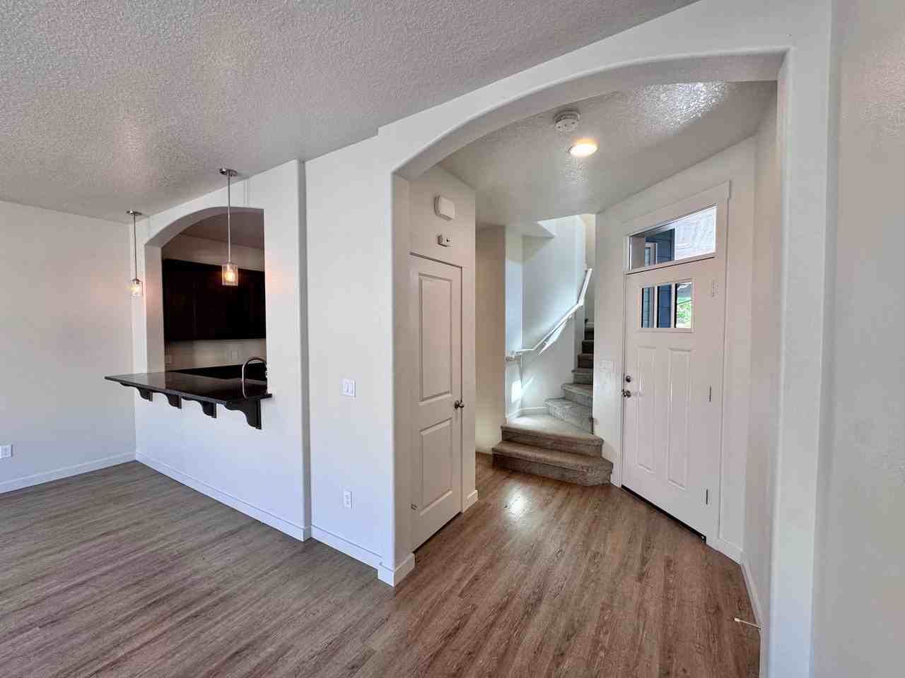 5724 Ne 47th St - Photo 6 of 40