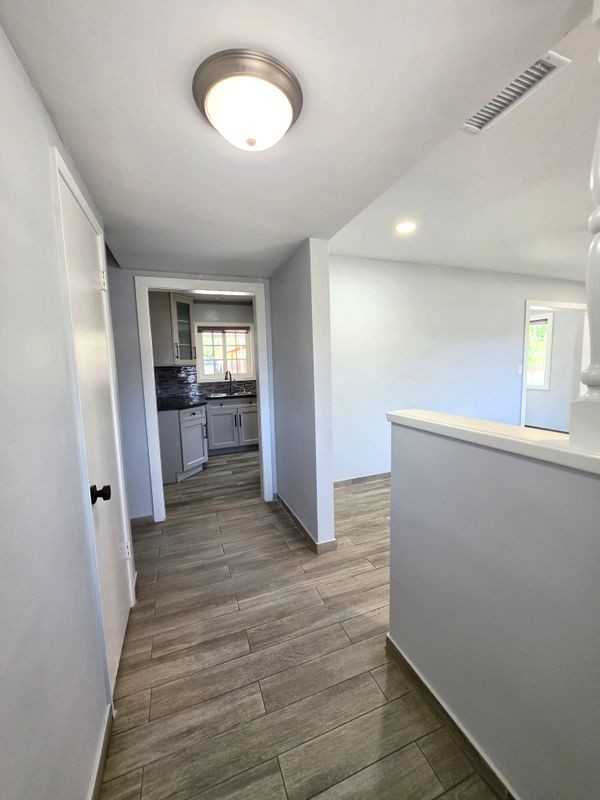 221 E Maple St - Photo 3 of 20