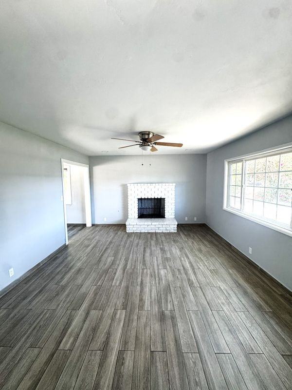 221 E Maple St - Photo 4 of 20