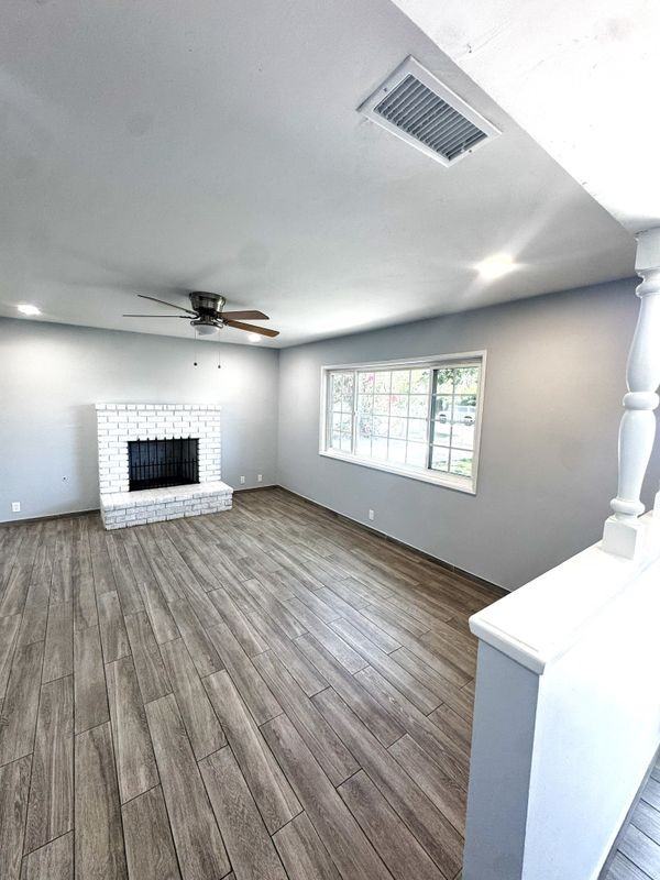 221 E Maple St - Photo 5 of 20