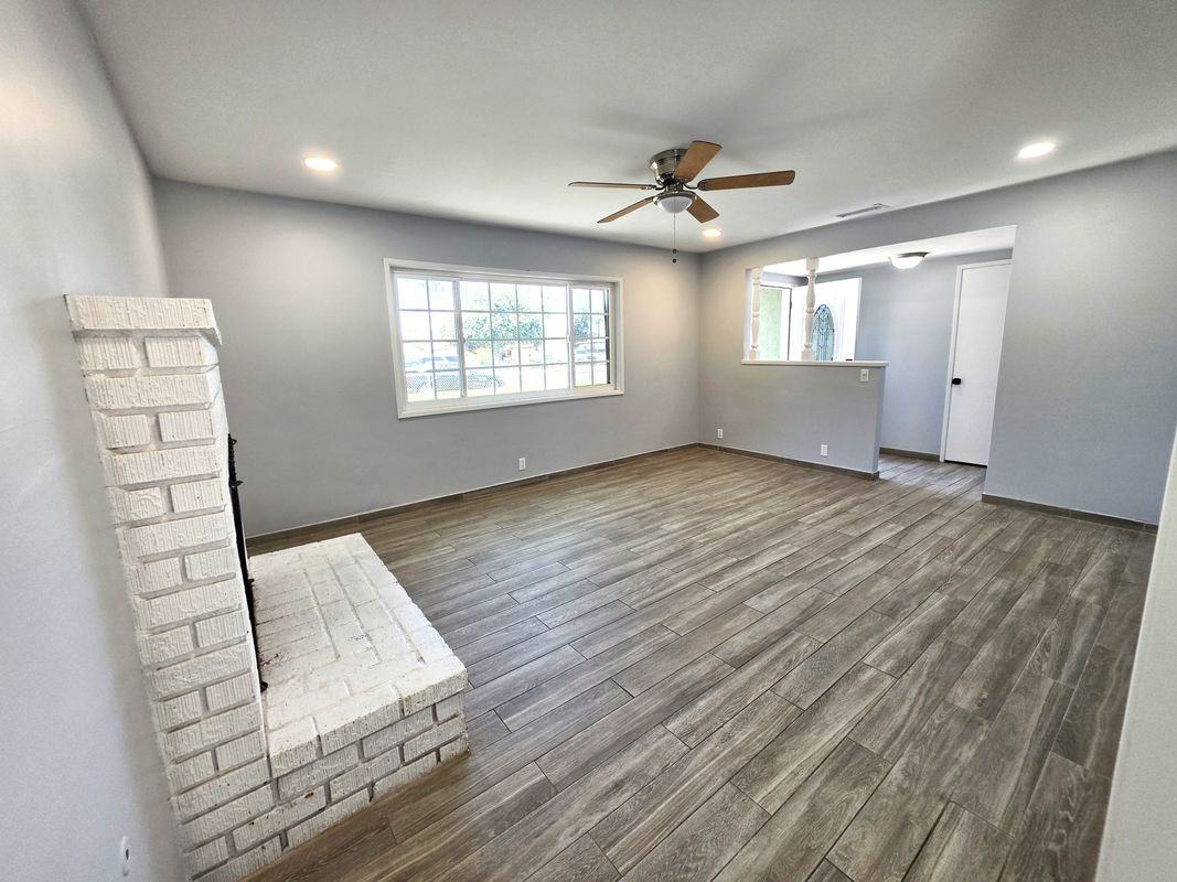 221 E Maple St - Photo 6 of 20