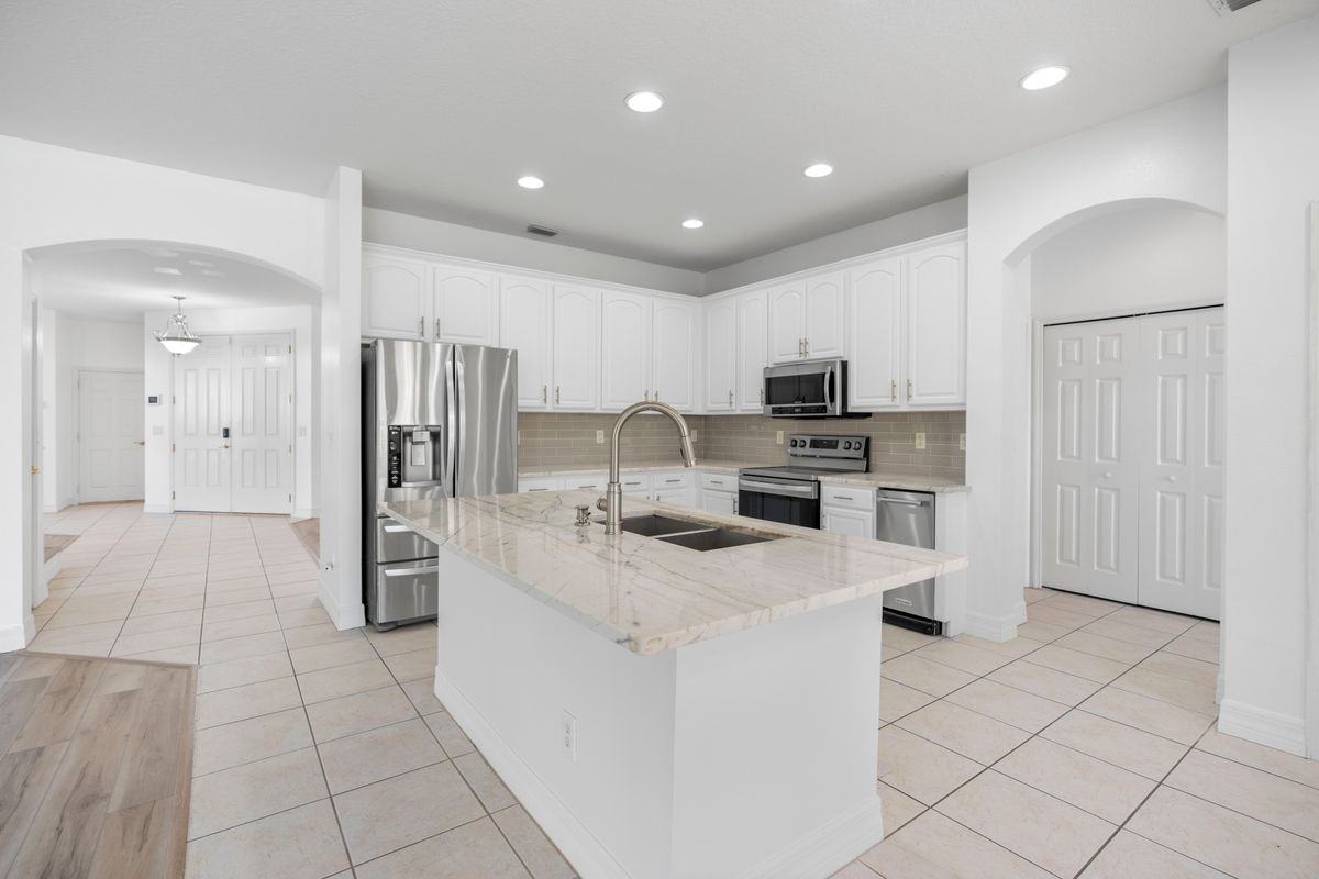 10888 Cory Lake Dr - Photo 3 of 14