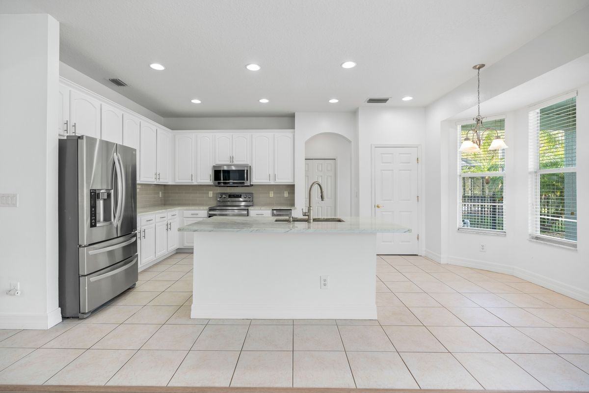 10888 Cory Lake Dr - Photo 4 of 14