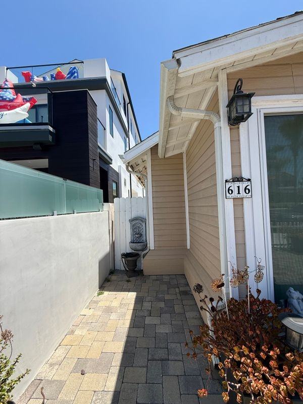 616 Huntington St - Photo 3 of 37