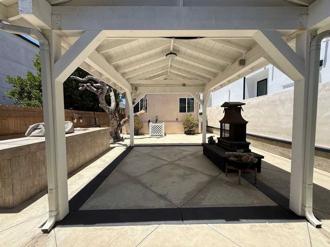 616 Huntington St - Photo 4 of 37