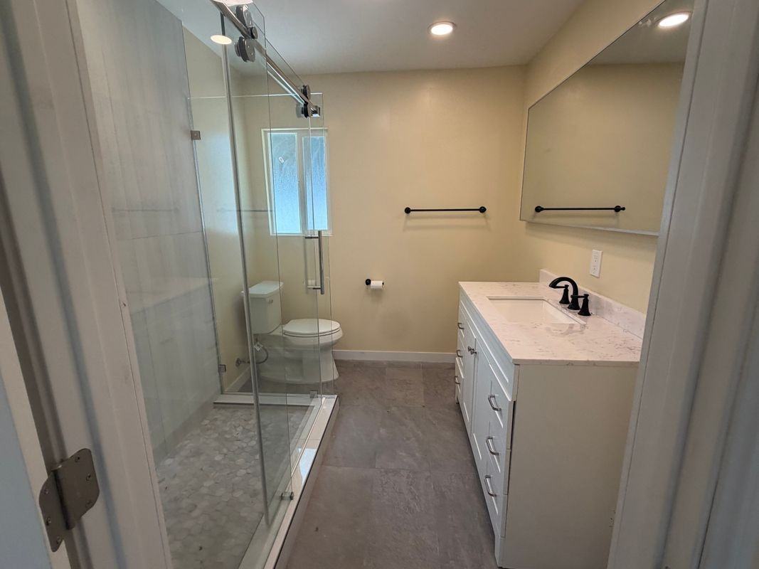 7912 White Oak Ave ##B - Photo 2 of 7