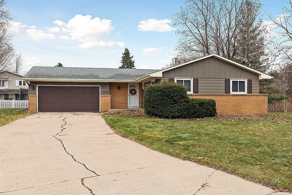 1312 Woodhill Cir - Photo 2 of 25