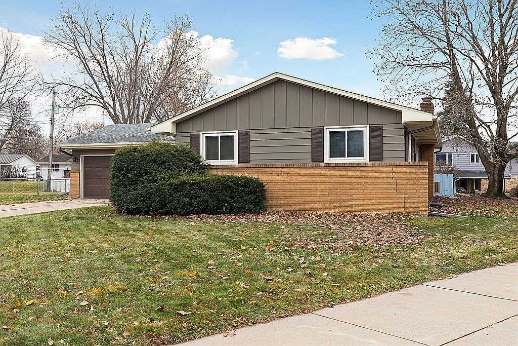 1312 Woodhill Cir - Photo 3 of 25