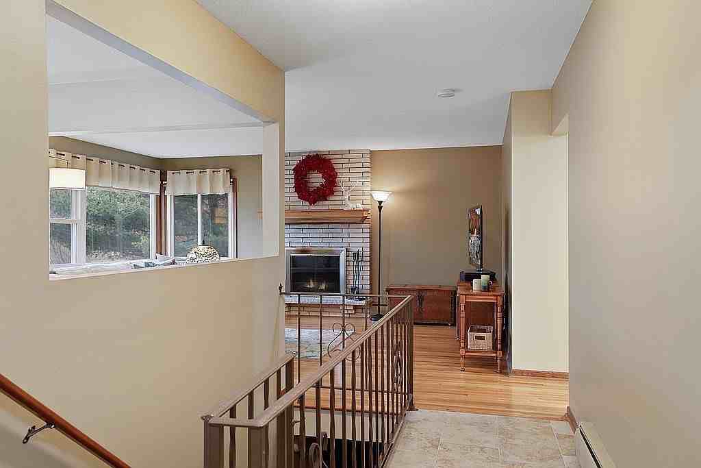 1312 Woodhill Cir - Photo 4 of 25