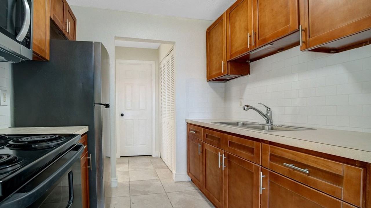 1737 Eastern Rd - Photo 6 of 13