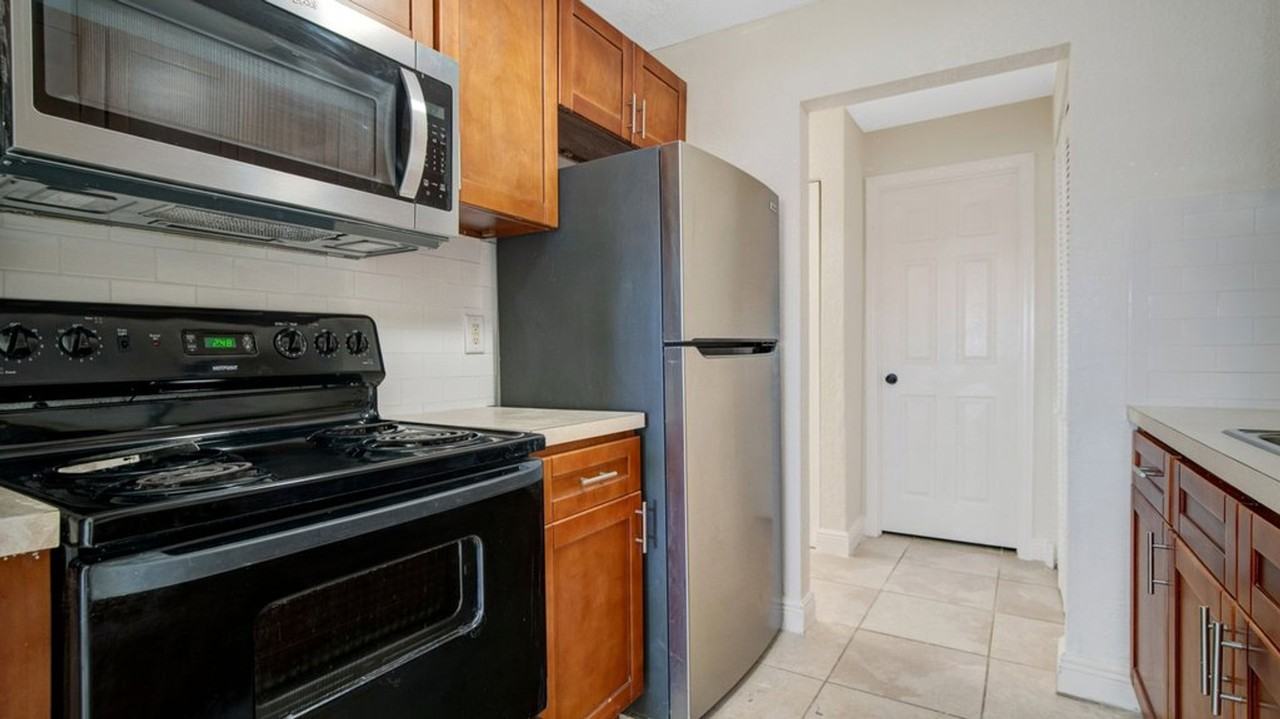 1737 Eastern Rd - Photo 7 of 13