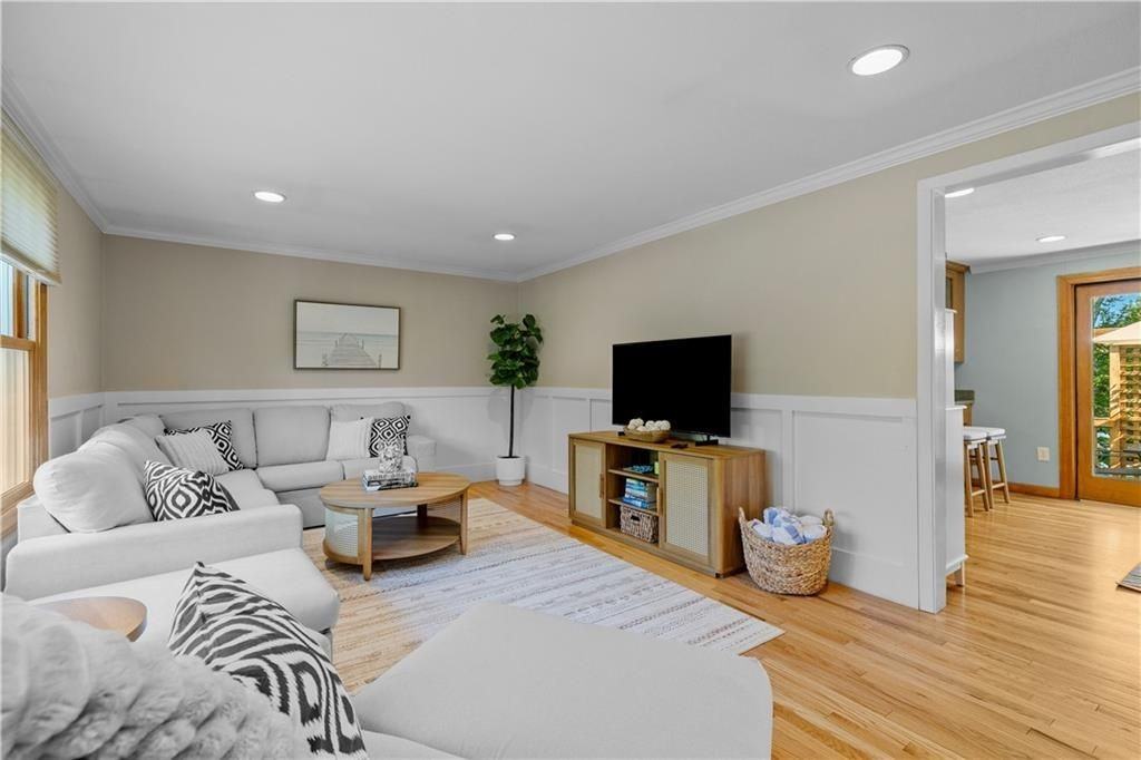 46 Steamboat St - Photo 5 of 24