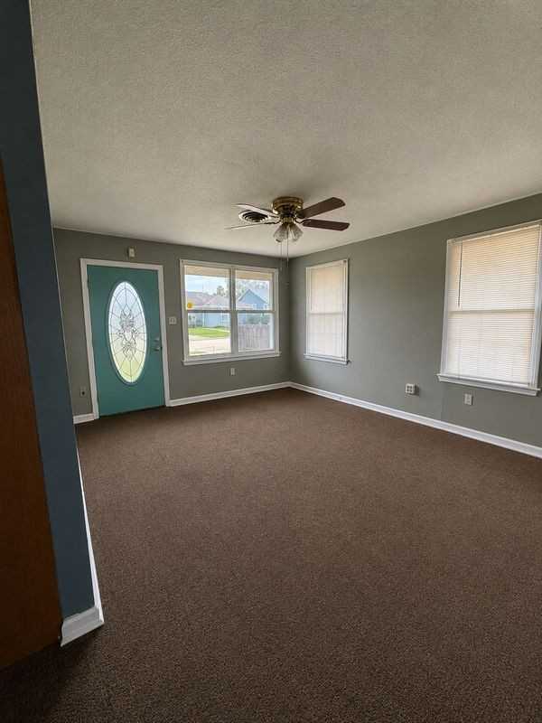 3209 47th St - Photo 2 of 3