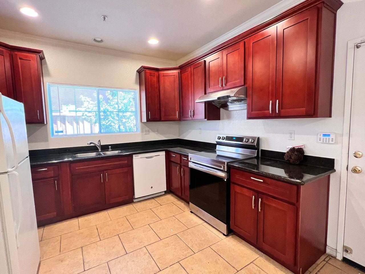 1059 La Sierra Ter - Photo 2 of 18