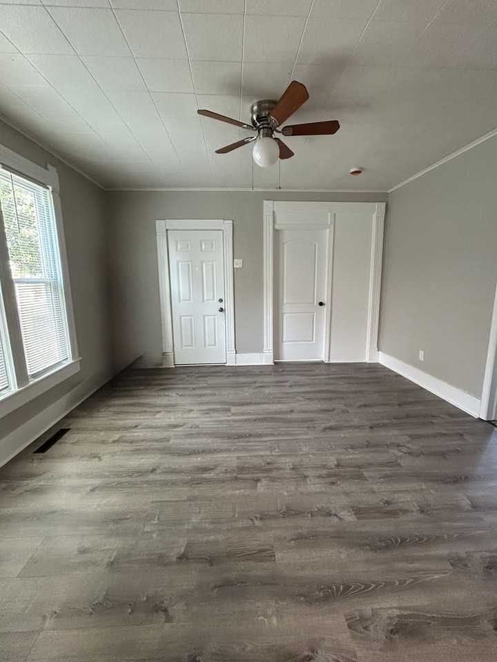 810 N Elm St - Photo 2 of 14