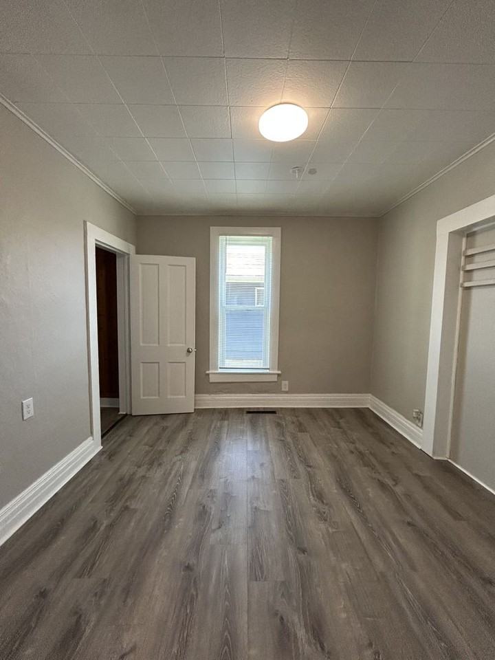 810 N Elm St - Photo 5 of 14