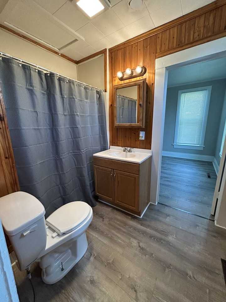 810 N Elm St - Photo 6 of 14
