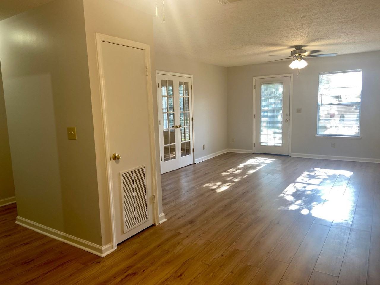 2422 Johnson Dr - Photo 4 of 17