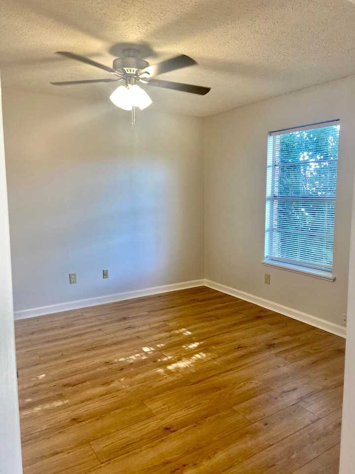 2422 Johnson Dr - Photo 5 of 17