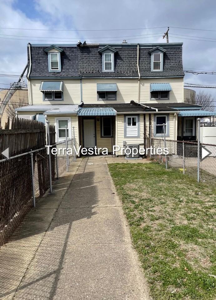 310 Water St - Photo 3 of 18