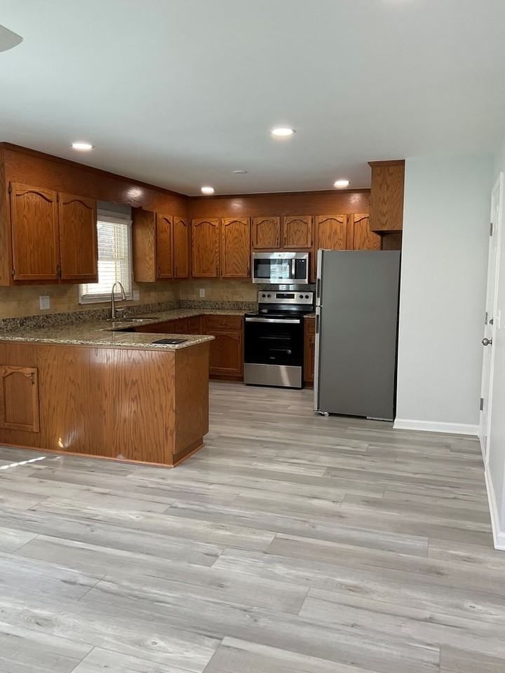 1960 Brownstone Ct - Photo 3 of 16