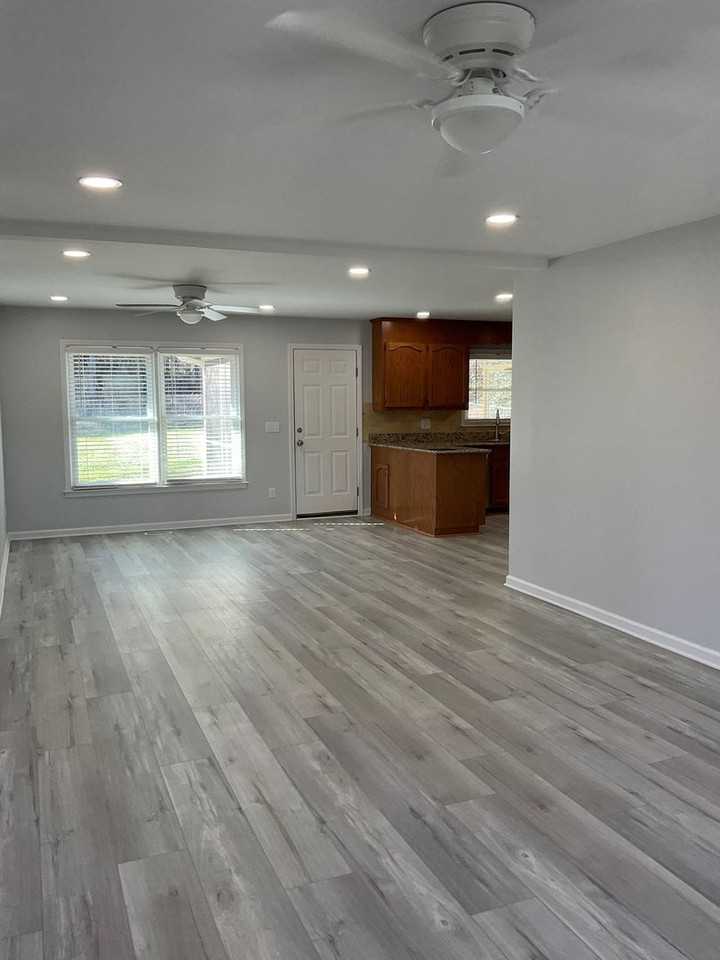 1960 Brownstone Ct - Photo 4 of 16