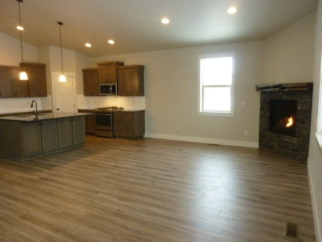 20027 Badger Rd - Photo 2 of 12