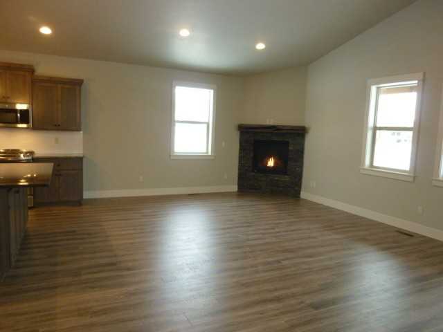 20027 Badger Rd - Photo 4 of 12