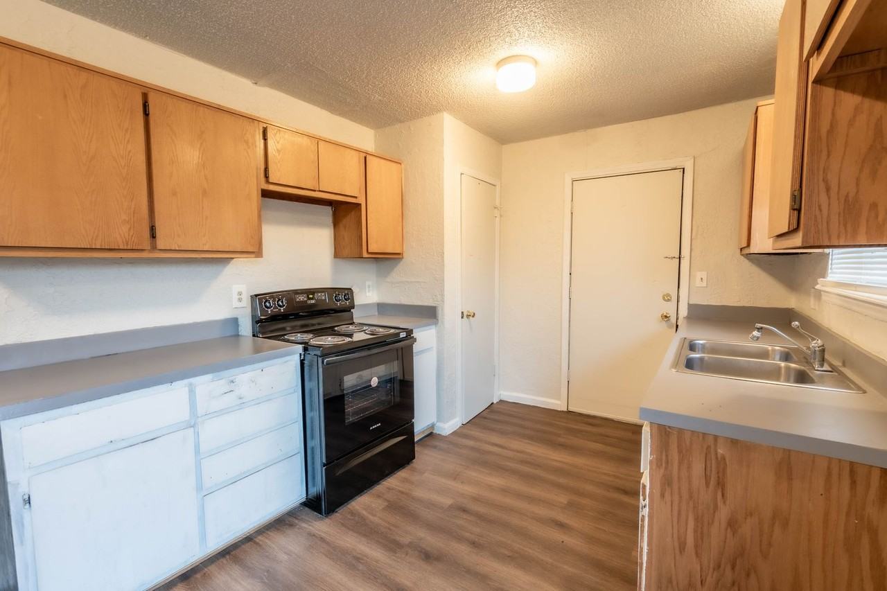 11035 E 38th St - Photo 5 of 13