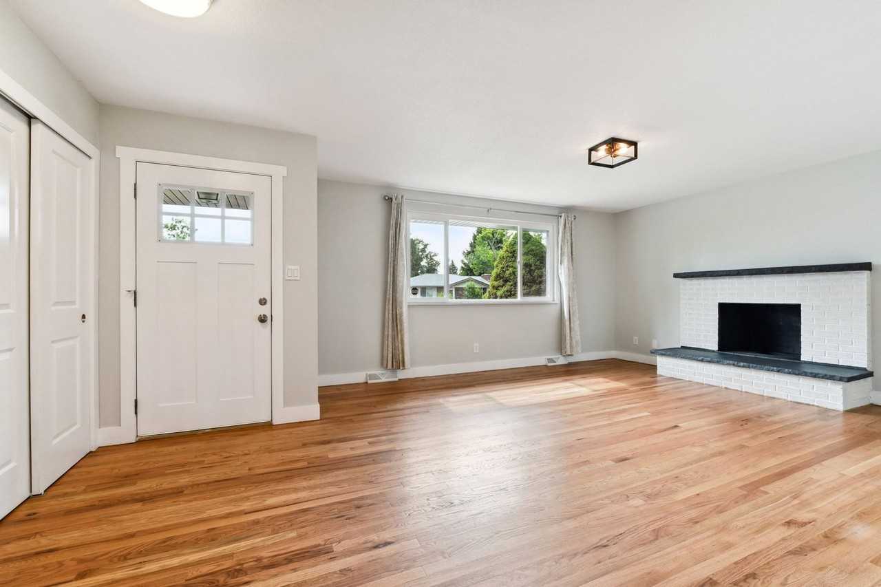 1631 S Allison St - Photo 3 of 27