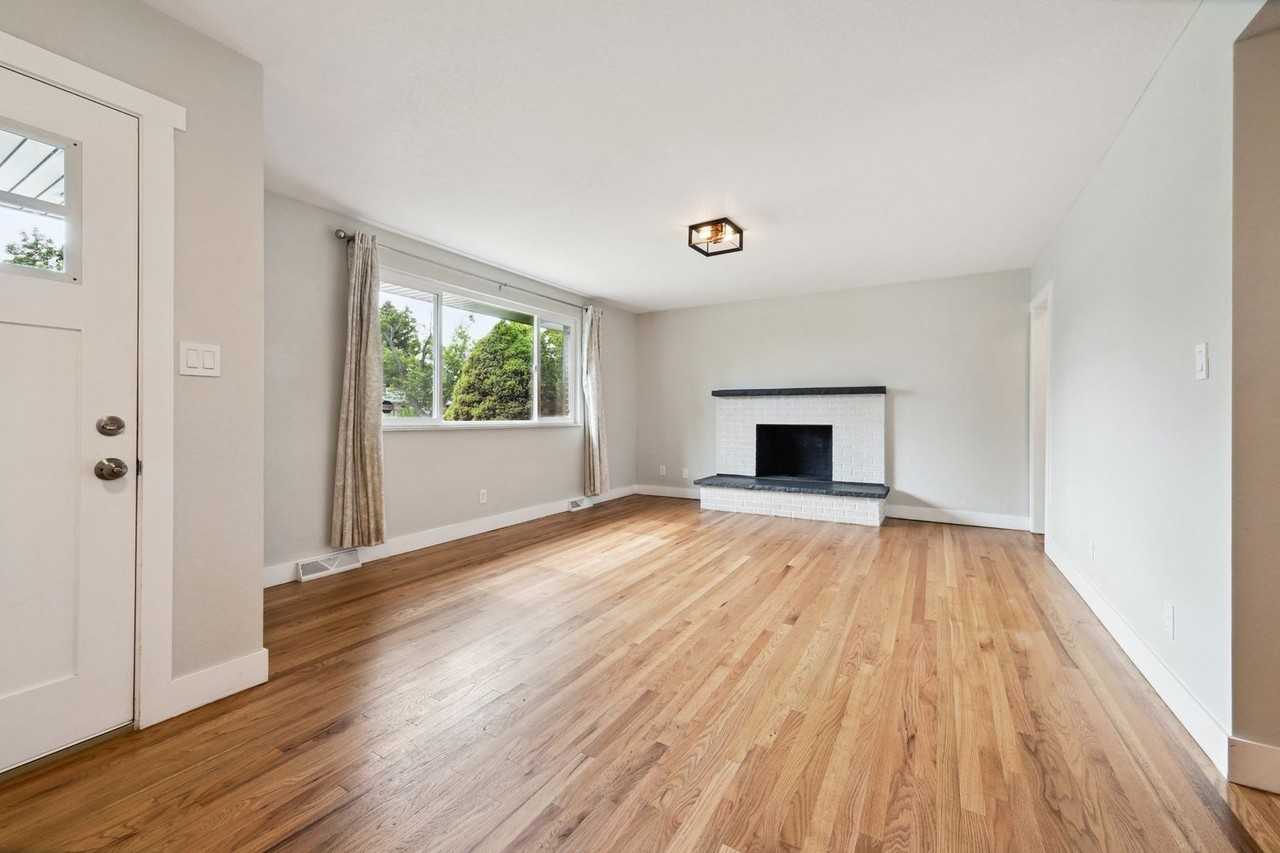 1631 S Allison St - Photo 5 of 27